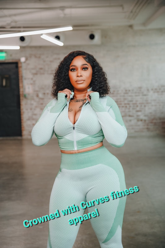 Crown 👑 up two piece set ( Kelly green)